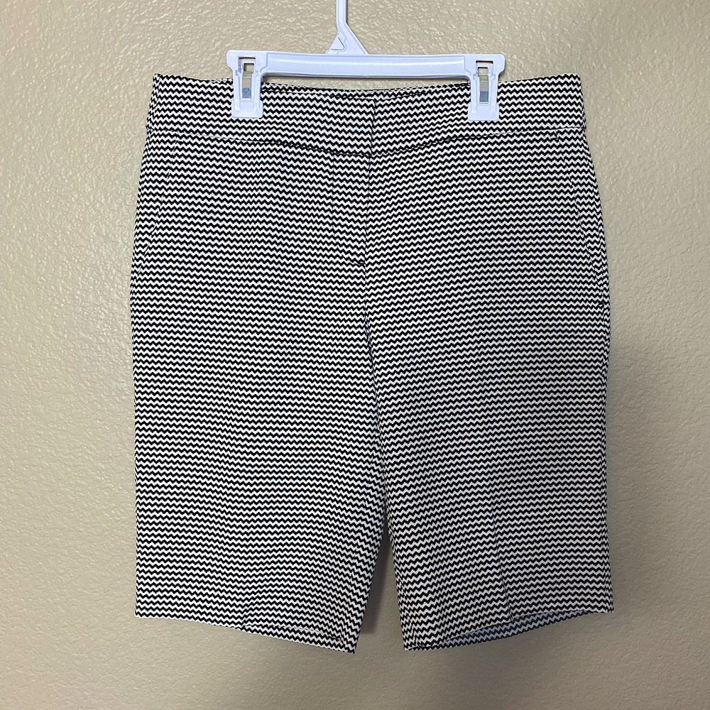 NWT Ann Taylor Black White Zig Zag Bermuda Shorts